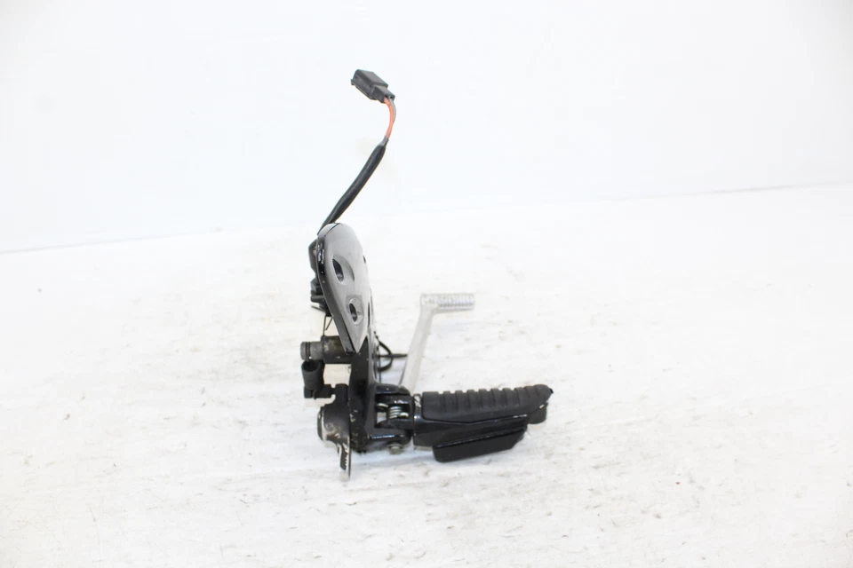 SUZUKI HAYABUSA 2008 2009 / 11-14 RIGHT FRONT FOOT REST PEG STEP 43111-24F00 Foto 2 de 4