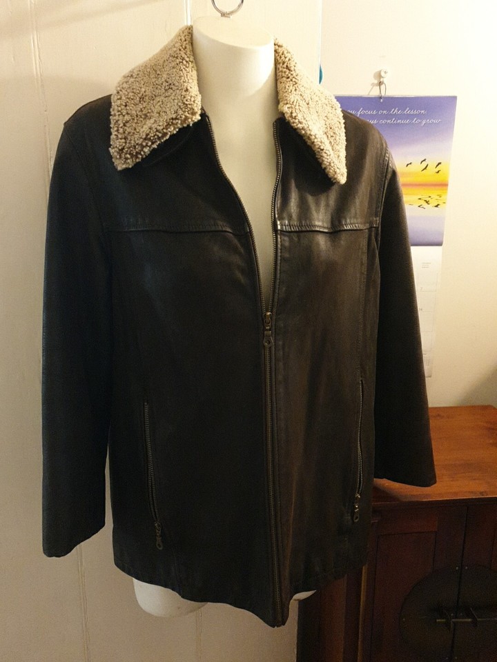 EXCELLENT QUALITY LEATHER JACKET SIZE 12. QUILTED LINING. SHEEPSKIN