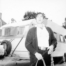 8b20-17220 candid Clint Walker outside his trailer 8b20-17220 8b20-17220