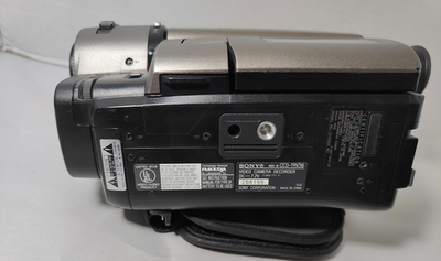 【期間限定セール中】SONY HandycamCCD-V700 videoHi8 Sony NTSC HandyCam Standard 8/Hi8 Camcorder - Video Transfer (CCD