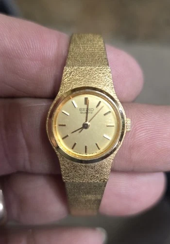 SEIKO  WOMENS WATCH GOLD TONED NEW BATTERY 8Y21-0020 WORKS 2PC GOLD TONE BAND