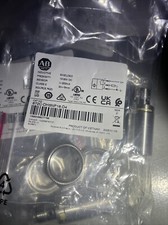 ALLEN BRADLEY 872C-DH5NP18-D4 INDUCTIVE PROXIMITY SWITCH 10-30VDC SERIES E NIB