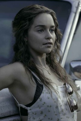 Celebrity Photos Posters Emilia Clarke Hot Glossy Premium Photo