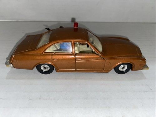 Vintage 1975 Corgi 1/36 Scale Diecast Kojack's Gold Buick Regal - Picture 5 of 6