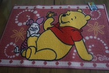 NUEVA ALFOMBRA DISNEY WINNIE THE POOH 50X76 CM 100% NYLON HECHA EN EGIPTO