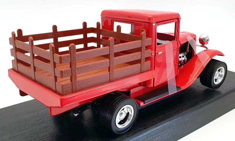 Road Legends 1/18 Scale Model Car 92258 - 1934 Ford Pick Up - Red - Image 2 of 4