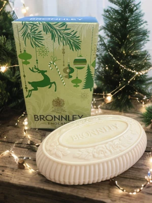 Bronnley England Christmas Soap 100g - Apple & Cinnamon