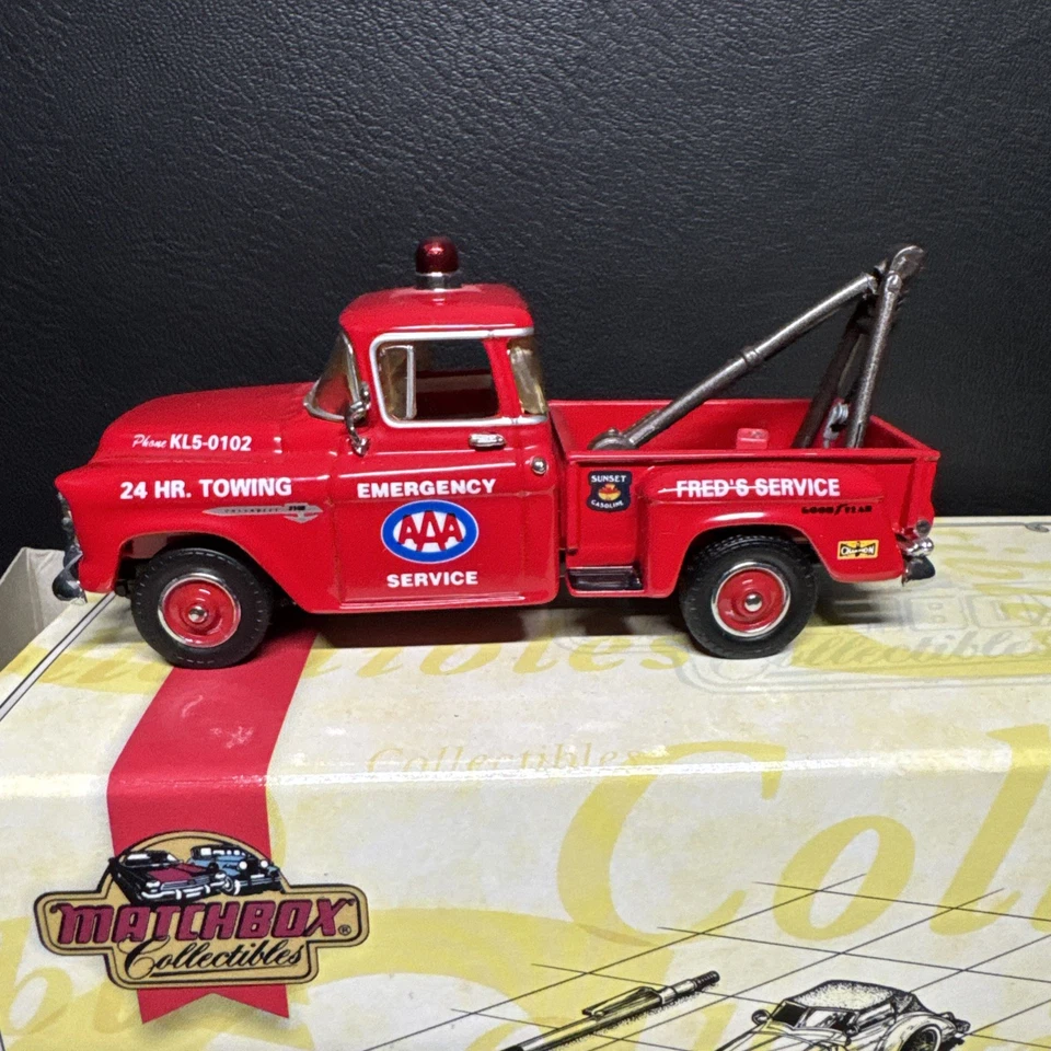 MATCHBOX Fabulous 50's Roadside 1955 CHEVY 3100 AAA TOWING & SERVICE TRUCK YRS01 - Image 4 of 4