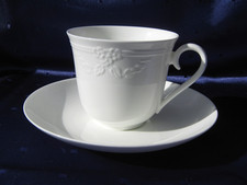 Kaffeetasse mit Untertasse von Villeroy & Boch Fiori weiss