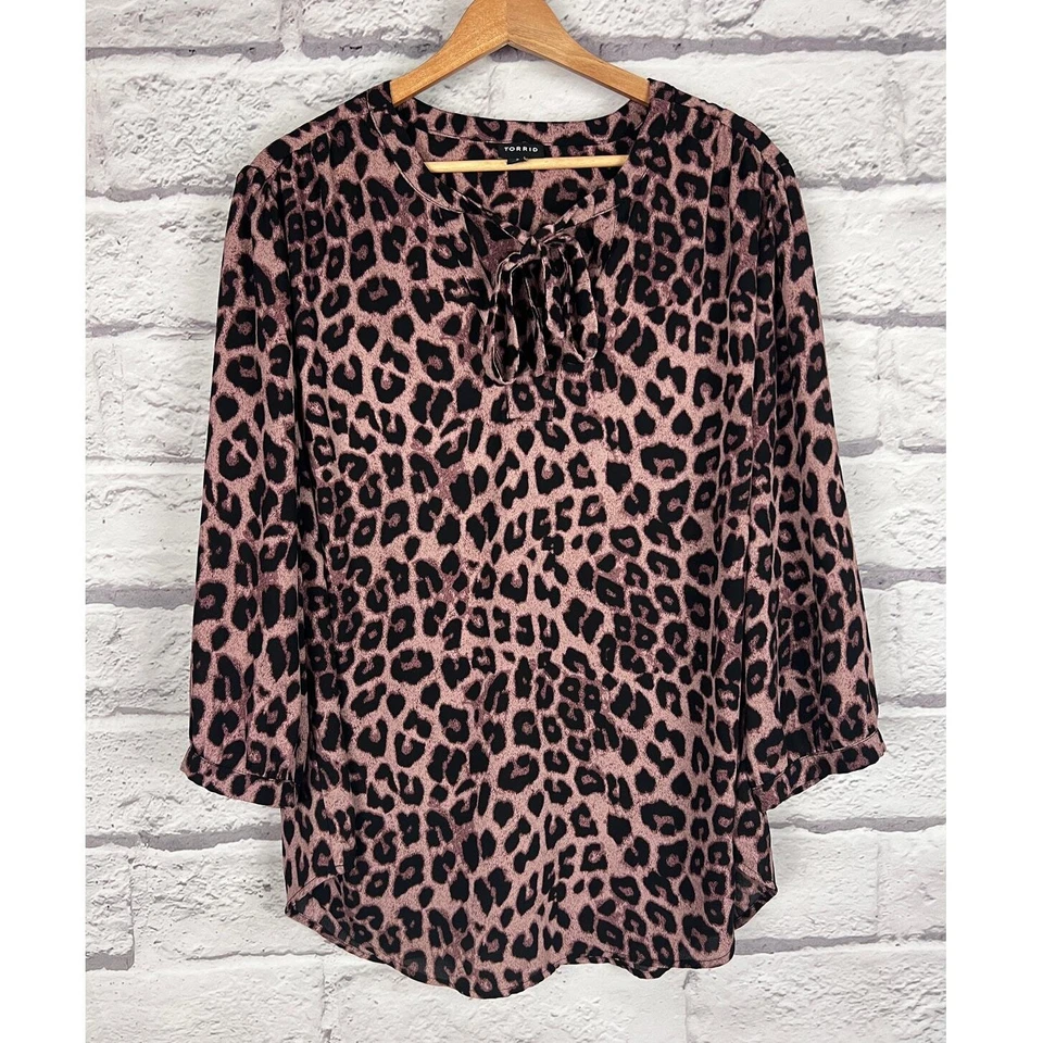 Blusa TORRID Para Mujer 2X (2) Estampado Animal Leopardo Manga 3/4 Georgette Pajarita Foto 4 de 4