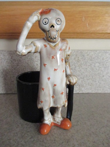 New YANKEE CANDLE BONEY BUNCH PJammin Mental Asylum Patient V/Tealight Holder - Picture 2 of 2