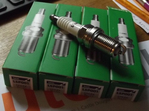 HT leads and spark plugs set 8mm red Mazda MX5 mk2 NB 1.6 1.8 plug wires 98-00 - Picture 5 of 5