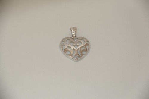 Vintage Milor Italy Sterling Silver Puffed Filigree Heart Pendant - Picture 3 of 10