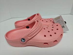 coral pink crocs