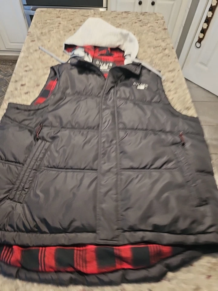 Chaleco con capucha CHAPS PUFFER para hombre/negro con forro de franela rojo negro/XL Foto 2 de 4