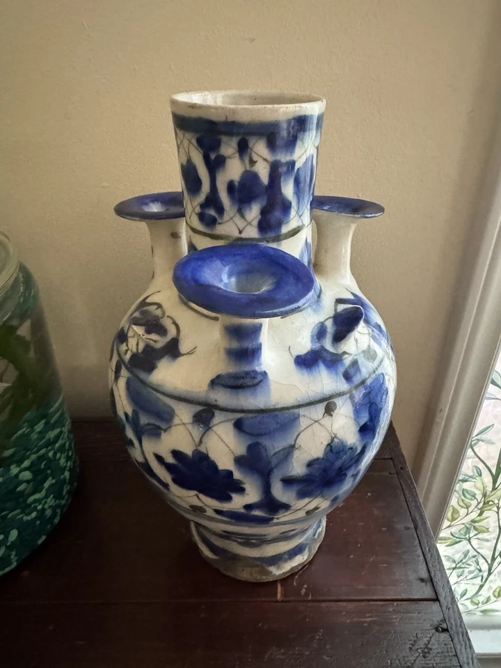 Increíble florero antiguo de tulipán persa Safávid multicuello azul y blanco siglo XVIII Foto 2 de 4