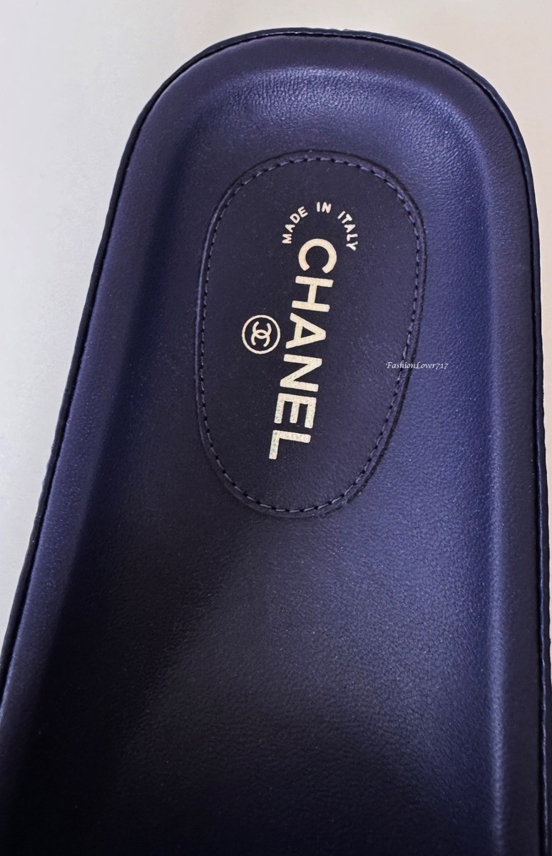 NEW 22S CHANEL NAVY BLUE MULTICOLOR LEATHER CC MULES SLIDES FLATS