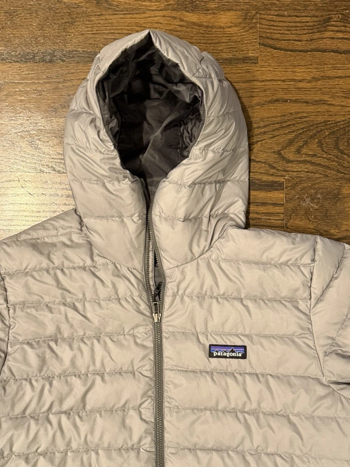 Jaqueta Patagonia masculina com capuz acolchoada zíper completo cinza tamanho médio M STY84701 - Imagem 2 de 4