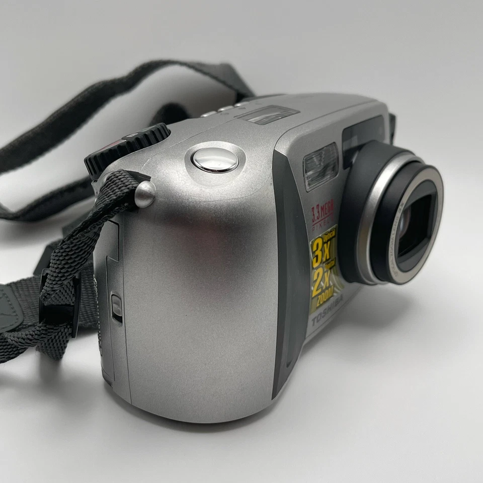 Câmera Digital Compacta Toshiba PDR-M65 3MP 3x Zoom Óptico Tela LCD TESTADO MUITO BOM ESTADO - Imagem 2 de 4