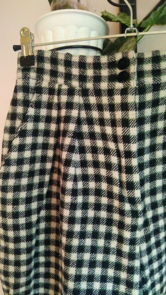 Pantalones cortos de lana Laurel by Escada vintage, talla XS Foto 4 de 4