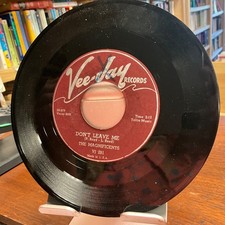 The Magnificents Don't Leave Me / Ozeta 1958 45rpm on Vee Jay