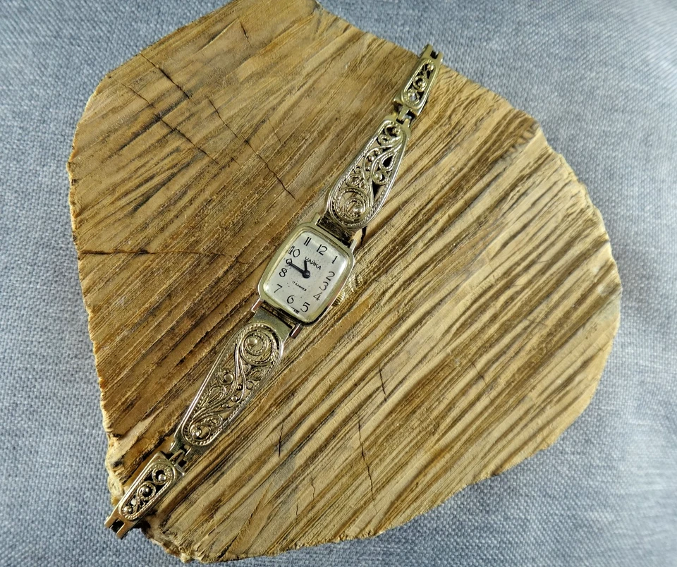 Hermoso reloj para damas Chaika vintage URSS reparado Foto 2 de 4