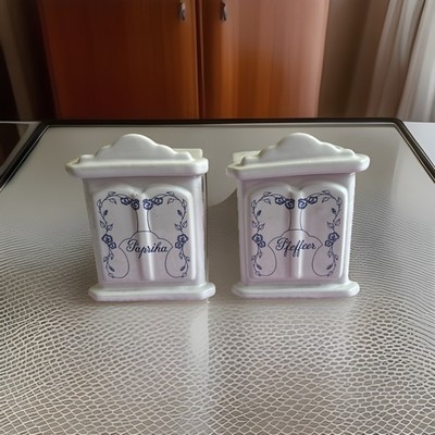Porcelain spice containers