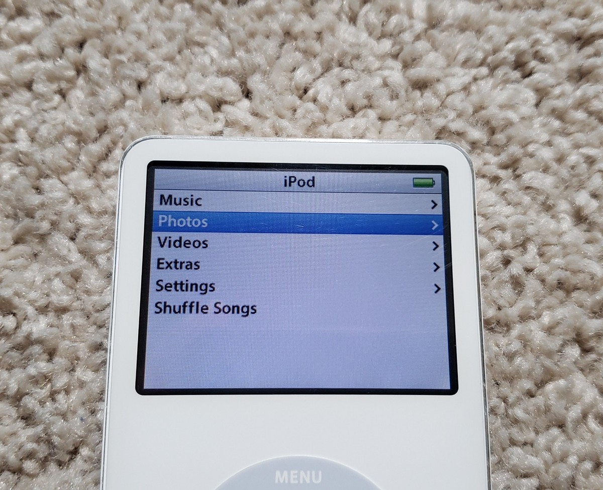 Apple iPod classic 5th Generation White (80GB) (MA448LL) - READ