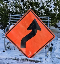 VINTAGE TRAFFIC ROAD SIGN CURVE ARROW ALUMINUM RETIRED 30" DECOMMISSIONED