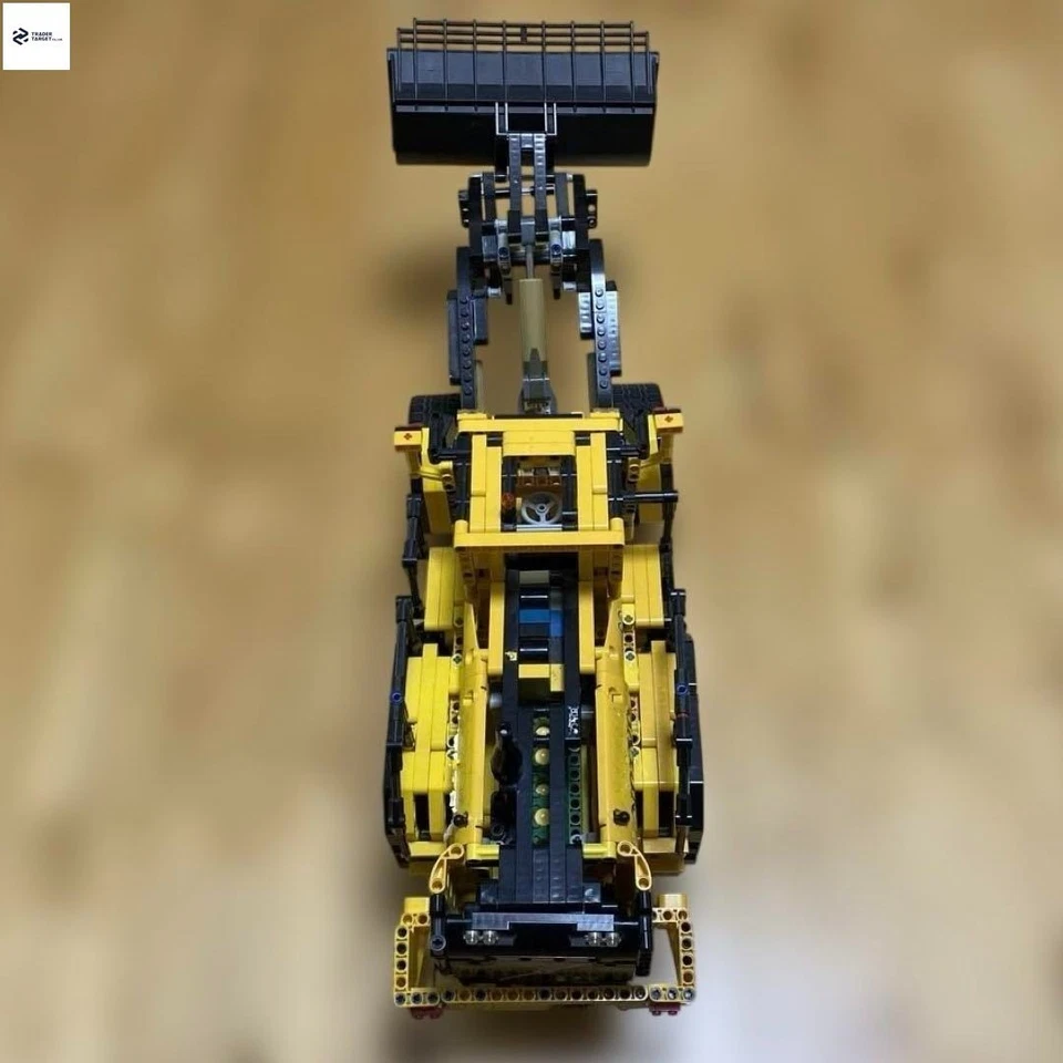 LEGO Technic Volvo L350F Wheel Loader 42030 In 2014 Used Retired P2 - Image 3 of 4