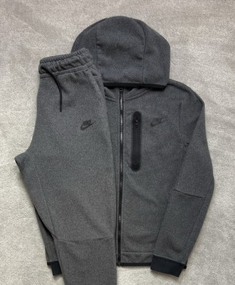 Nike Tech Fleece winterlicher Trainingsanzug, Kinder Größe XL Alter 13-15 Jahre Top Zustand