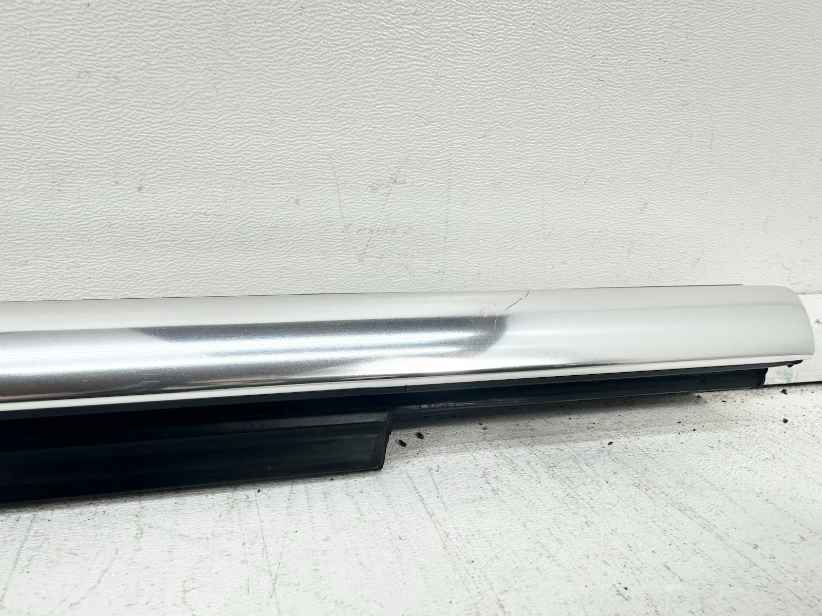 2014-2020 MASERATI GHIBLI Q4 FRONT LEFT SIDE DOOR WINDOW BELT MOLDING OEM CHROME