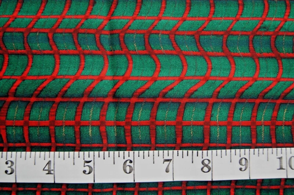 5+ Yards Red Green Wavy Plaid Cotton Quilting Fabric 158" X 44"  Vintage - Image 2 of 2
