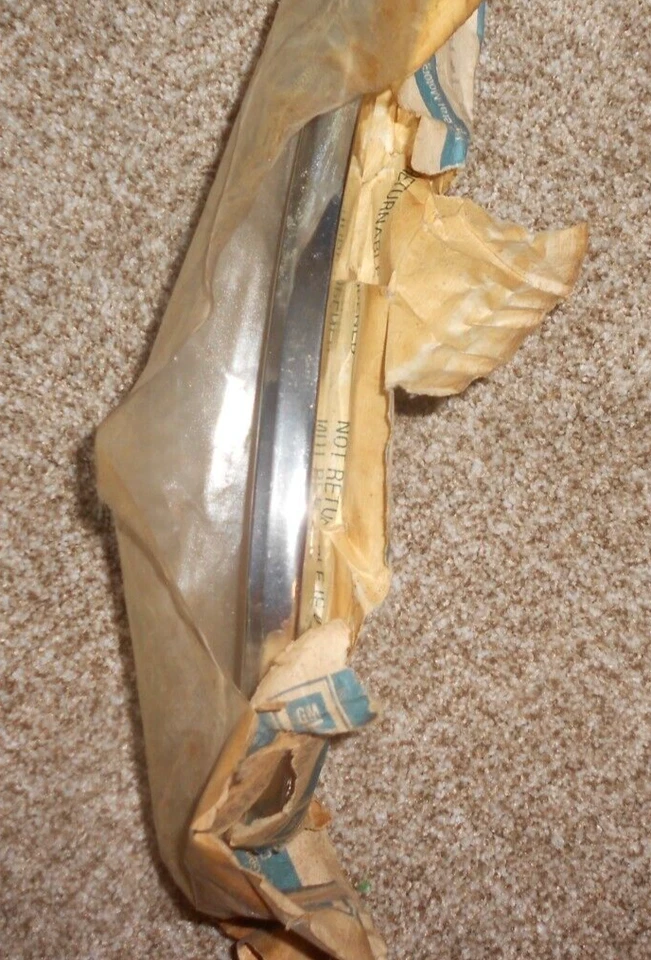 New NOS GM 1988-91 Chevy Blazer, Suburban L/Rear Wheel Molding Square Body OEM - Image 2 of 4