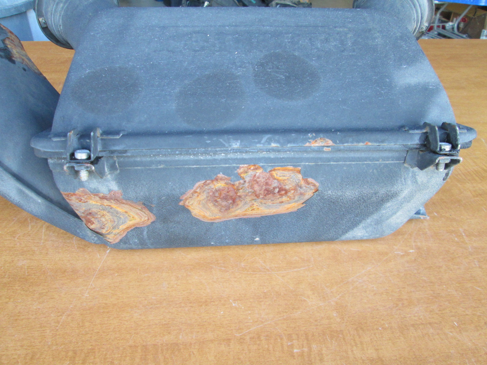 Ferrari Mondial 3.4 T -   Air Cleaner /  Intake Box (used) # 141862