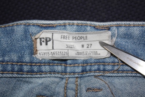 Free People Light Wash Distressed Low Rise Ankle Jeans Size W27 (31x25) Raw Hems - Picture 5 of 6