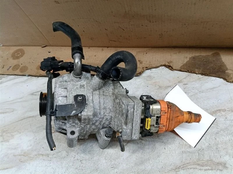 Used A/C Compressor fits: 2013 Hyundai Sonata 2.4L VIN 4 8th digit hybrid from 2 — 第 2/4 张图片