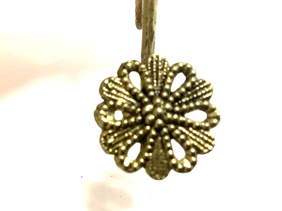 METAL SHOWER CURTAIN HOOKS FLOWER DESIGN LOT OF 12 - Image 4 of 4