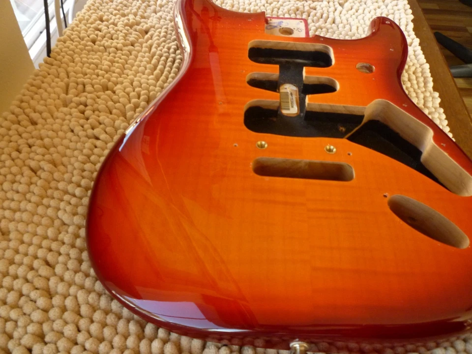 Подлинный корпус Fender Player HSH Stratocaster Strat состаренный вишневый всплеск плюс верх - Изображение 2 из 4