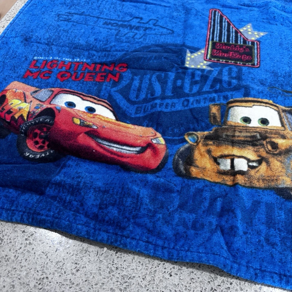 Disney Pixar Vintage Carros Iluminadores McQueen Mater Toalha de Praia Carros Presente Coleção - Imagem 2 de 4