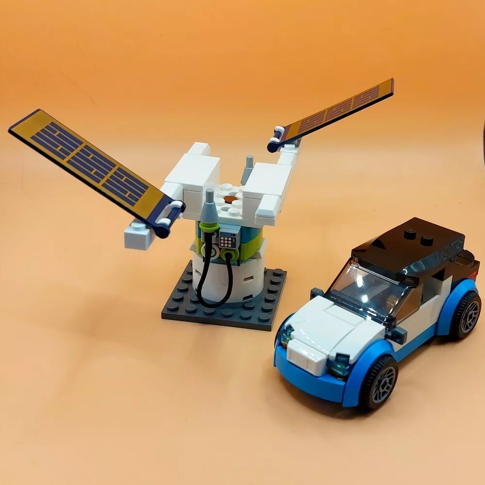 LEGO City Smart Car EV Electric Vehicle Double Solar Charging