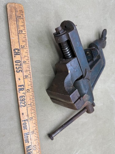 PLUMBERS ANTIQUE PIPE VICE (Ht 9") - Picture 3 of 7