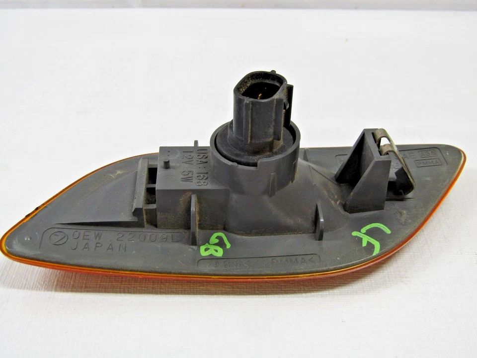 2002 - 2007 斯巴鲁 Impreza WRX 左前标记浅橙色原始设备制造商 — 第 3/4 张图片