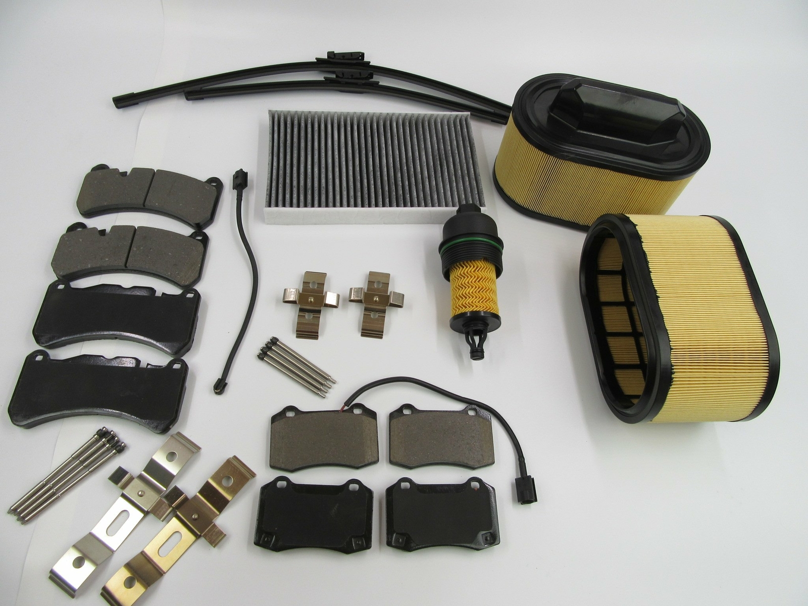 Maserati Ghibli Quattroporte front rear brake pads filters wiper blades #590
