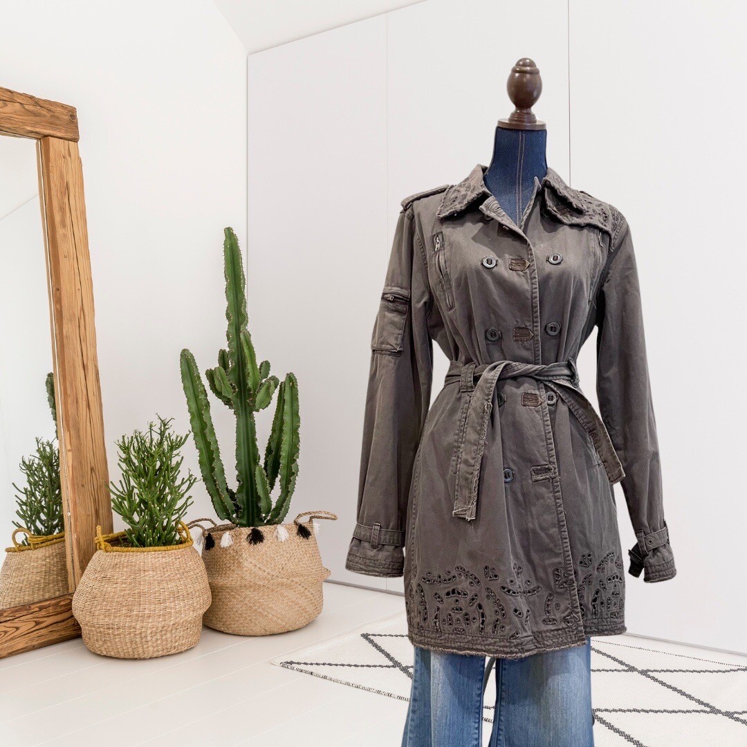 DA-NANG Surplus Women's L Embroidered Eyelet Button Front Jacket