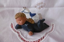 liegender original Singer Engel Jullar blau ca. 13 cm