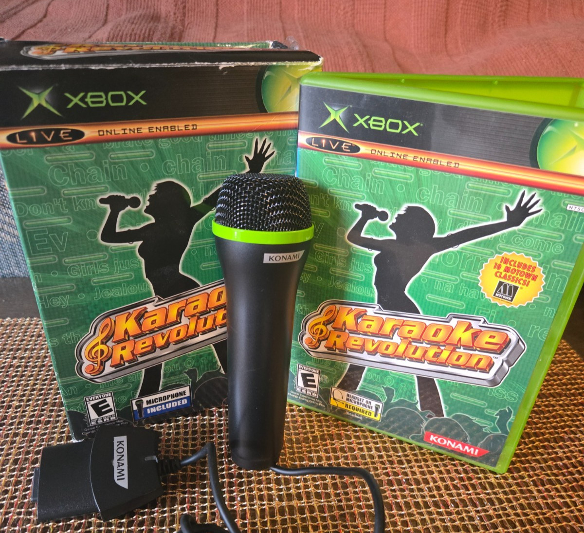Paquete Karaoke Revolution con micrófono (Microsoft Xbox, 2004) completo