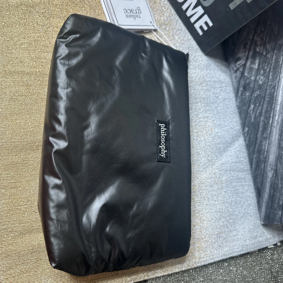 Bolsa de viaje Philosophy negra acolchada con logotipo forrada con cremallera bolsa de maquillaje solo nueva con etiquetas Foto 2 de 4