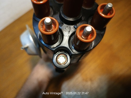 Mercedes Ignition Distributor M110 W123, C123 R107, W126, W460 Bosch 0237301011 - Picture 12 of 12