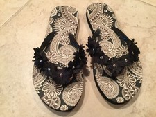 New Womens No Name adorable Sandals   floral embellished Flip Flops Sz medium